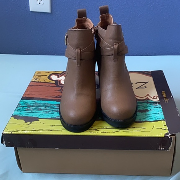 Zigi SoHo Ankle Boots - Picture 2 of 5